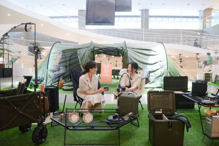 캠핑 초보도 OK!… 롯데백화점 부산본점, 인기 캠핑용품 한자리서 체험