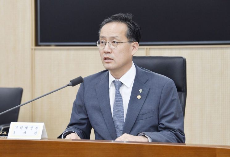 정부 농축수산물 할인지원에 460억 풀고, 유류세 인하 두 달 연장