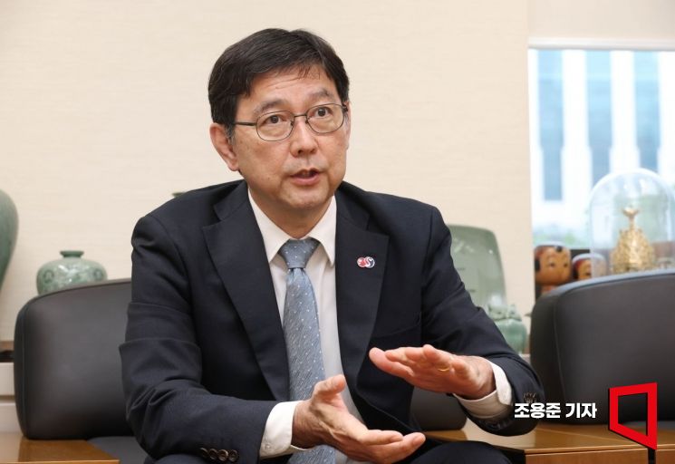 마에가와 나오유키 일본무역진흥기구(JETRO·제트로) 서울소장이 서울 종로구 사무실에서 아시아경제와 인터뷰 하고 있다. 조용준 기자