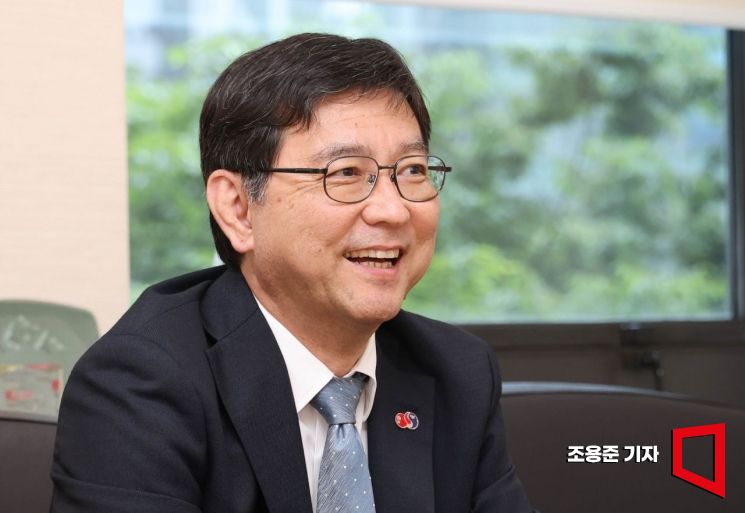 마에가와 나오유키 일본무역진흥기구(JETRO·제트로) 서울소장이 서울 종로구 사무실에서 아시아경제와 인터뷰 하고 있다. 조용준 기자