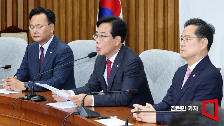 [포토] 송언석 “혁신위 조속 추진…김용태 개혁안 포함해 두루 수렴”