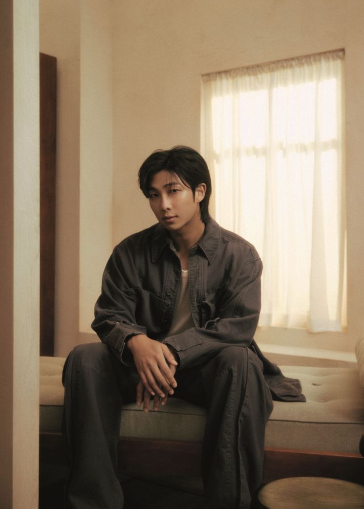 RM, 삼성 '아트 TV' 홍보대사 임명…"일상에서 예술과 연결되길"