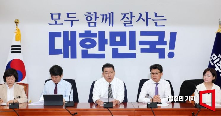 김병기 더불어민주당 대표 직무대행 겸 원내대표가 17일 국회에서 열린 원내대책회의에서 발언하고 있다. 2025.6.17 김현민 기자