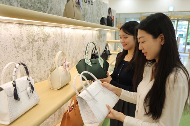 롯데백 광주점, 22일까지 '컬러드벨' 팝업 행사