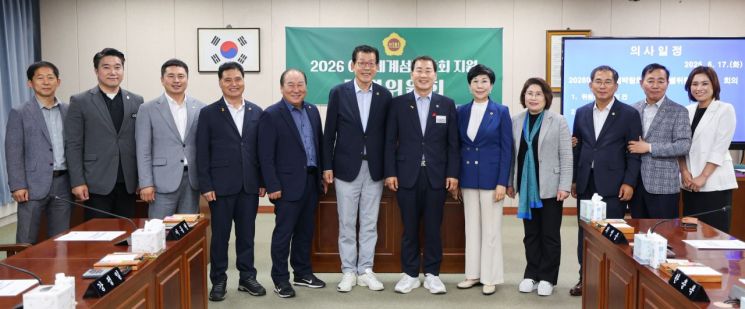 여수세계섬박람회 성공 개최를 위한 전남도의회 지원 특별위원회가 17일 출범식을 갖고 본격적인 업무에 돌입했다. 전남도의회 제공
