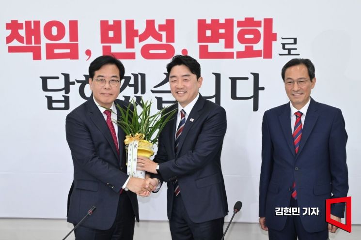 [포토] 송언석 국민의힘 원내대표, 강훈식·우상호 접견