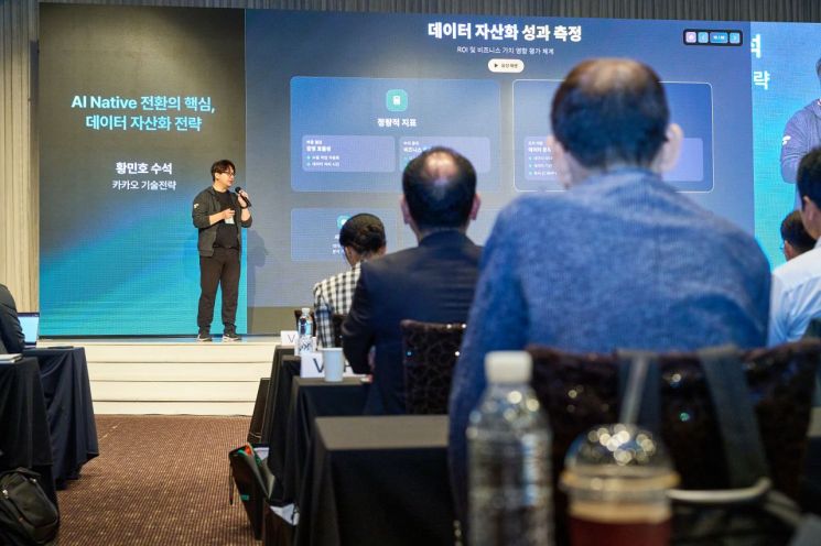 황민호 카카오 기술전략 수석이 17일 서울 GS타워 아모리스 역삼에서 열린 '워트테크써밋 25' 현장에서 발표하고 있다. 사진=워트인텔리전스