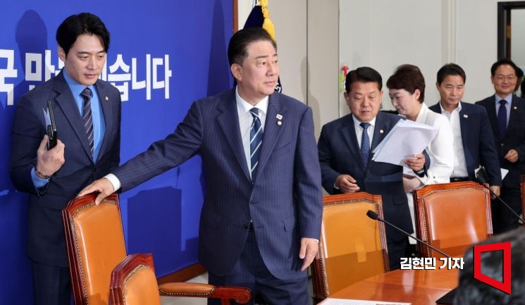 [포토] 최고위 참석하는 김병기 직무대행