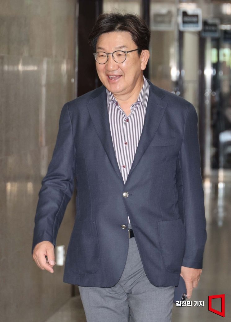 [포토] 중진 간담회 참석하는 권성동
