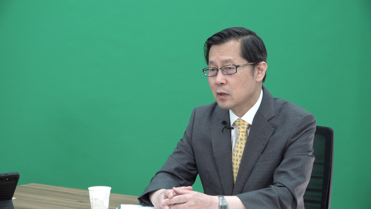 정성장 세종연구소 부소장(직무대행)이 지난 3일 AK라디오에 출연해 인터뷰하고 있다.