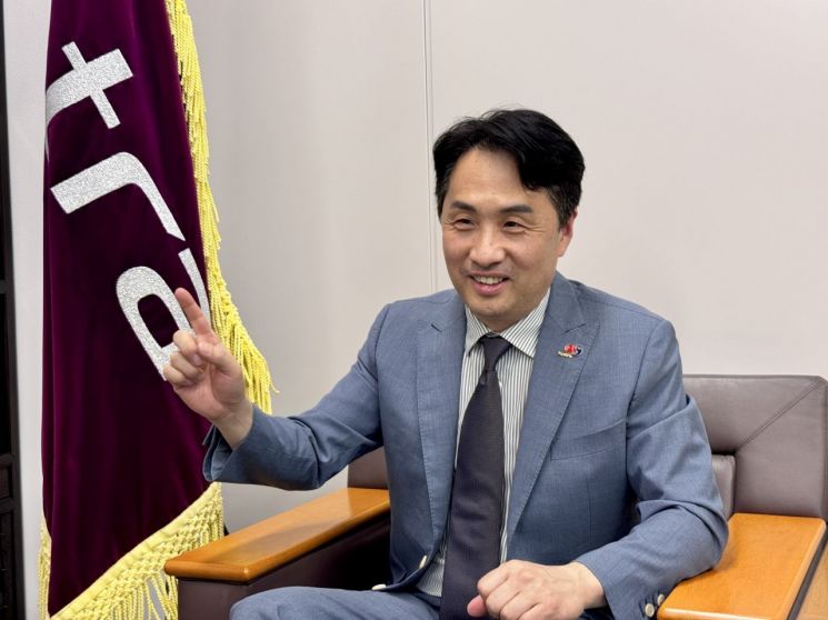 박용민 대한무역투자진흥공사(KOTRA·코트라) 일본지역본부장이 일본 도쿄에 위치한 코트라 일본지역본부에서 인터뷰를 진행하고 있다. 코트라.