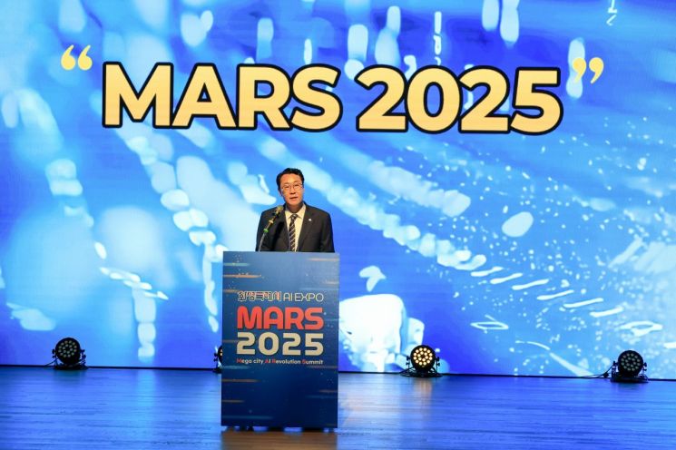 'MARS 2025' 개막식에서 정명근 화성시장이 개회사를 하고 있다. 화성시 제공