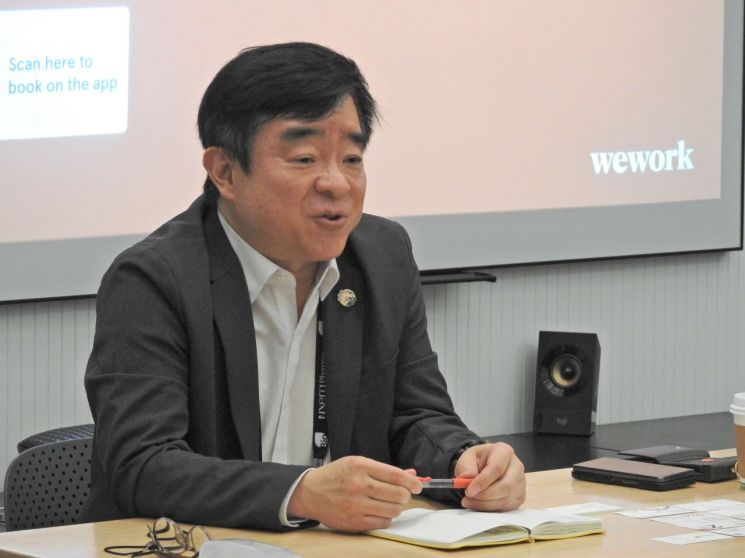 김선진 코오롱생명과학 대표는 18일(현지시간) 미국 보스턴에서 열린 2025 바이오 인터내셔널 컨벤션(바이오 USA)에서 간담회를 가지고 향후 계획을 밝히고 있다. 바이오USA공동취재단