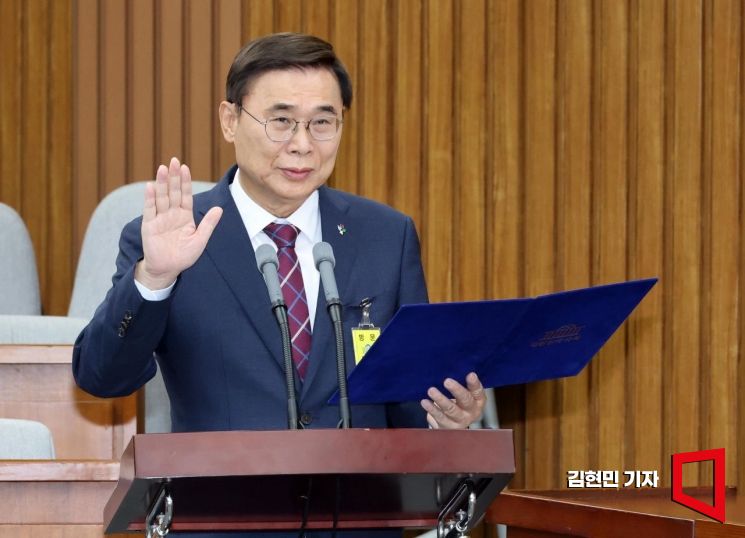 [포토] 선서하는 이종석 국가정보원장 후보자
