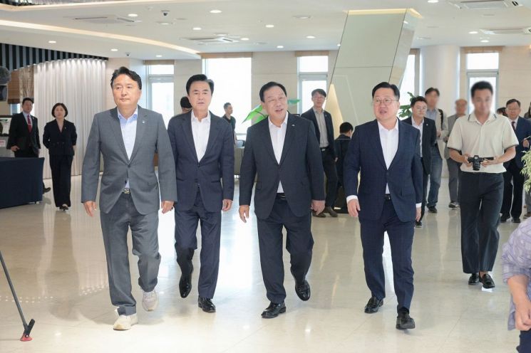 시계방향으로 김영환 충북지사, 김태흠 충남지사, 최민호 세종시장, 이장우 대전시장.