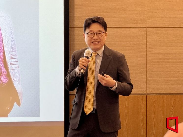 베스트셀러 'TSMC, 세계 1위의 비밀' 저자 린홍원 대만 비즈니스투데이 고문이 19일 한국기업거버넌스포럼이 서울 여의도 FKI타워에서 개최한 세미나에서 강연하고 있다. 장희준 기자