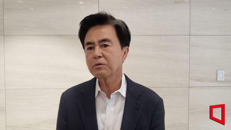 19일 오전 세종시 어진동 호텔에서 새 정부 해양수산부 부산 이전 추진과 관련해서 발언하고 있는 김태흠 충남지사. /표윤지 기자