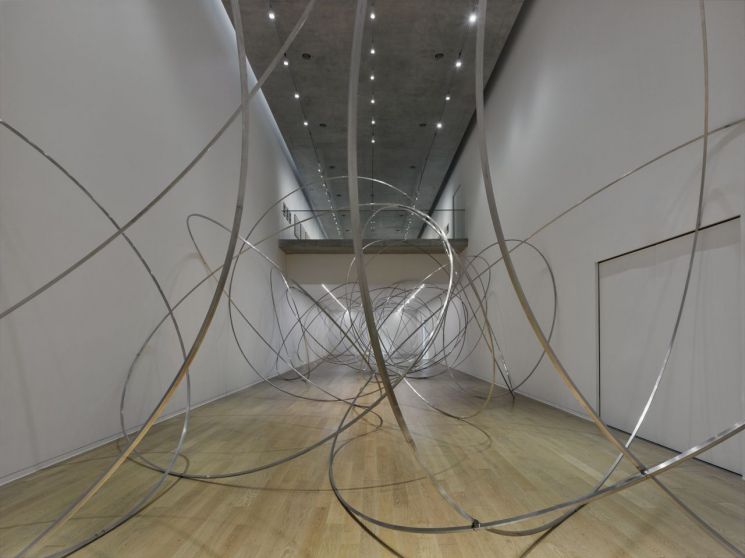 안토니 곰리의 'Orbit Field II'. 뮤지엄 SAN