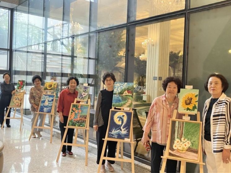 검암역 로열파크씨티, 시니어 클럽 회원 작품 전시회 화제