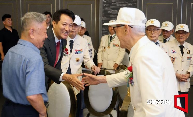 [포토] 6.25 참전용사 만나는 오세훈 시장