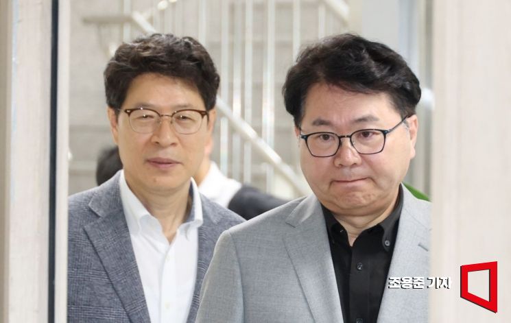 [포토] 검찰청 업무보고 참석하는 이한주 위원장