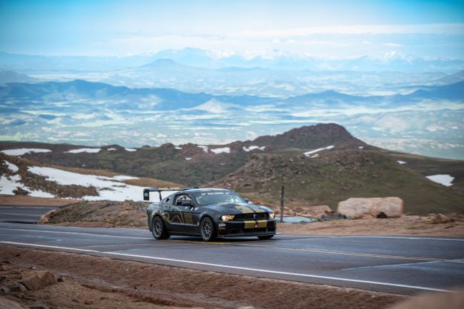 아웨이다 레이싱 팀(Aweida Racing Team) 소속 댄 아웨이다(Dan Aweida) 선수의 포드 머스탱 보스 차량 사진. 금호타이어 제공