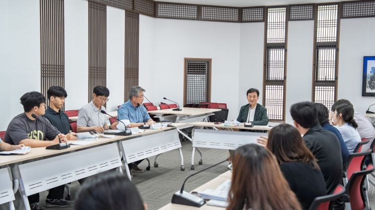 김일곤 경북관광공사 경영개발본부장이 회의를 주재하고 있다.