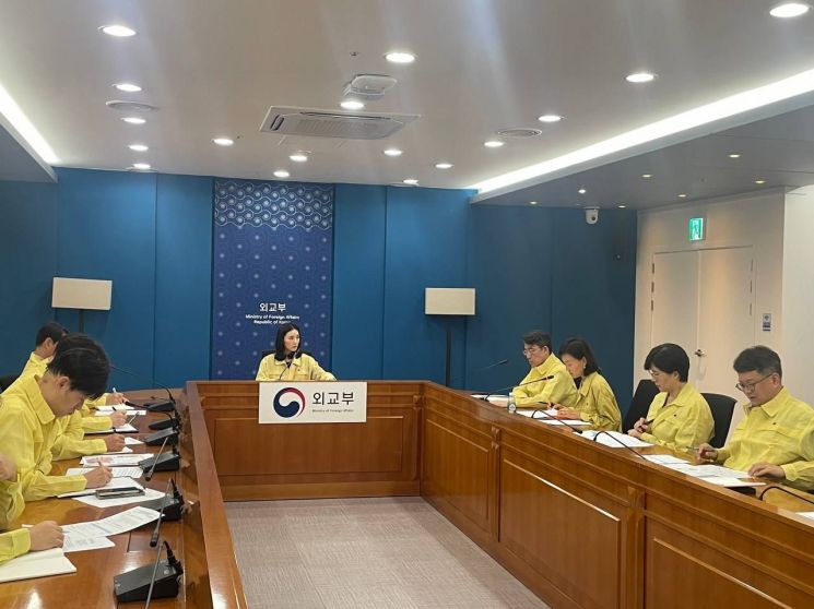 김진아 외교부 2차관이 이란-이스라엘 무력 충돌 사태와 관련해 22일 오후 본부-공관 합동 상황점검회의를 주재하고 있다. 외교부