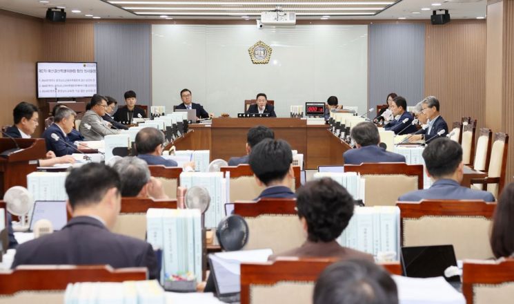 안건을 심사하는 충남도의회 예산결산특별위원회./충남도의회 제공