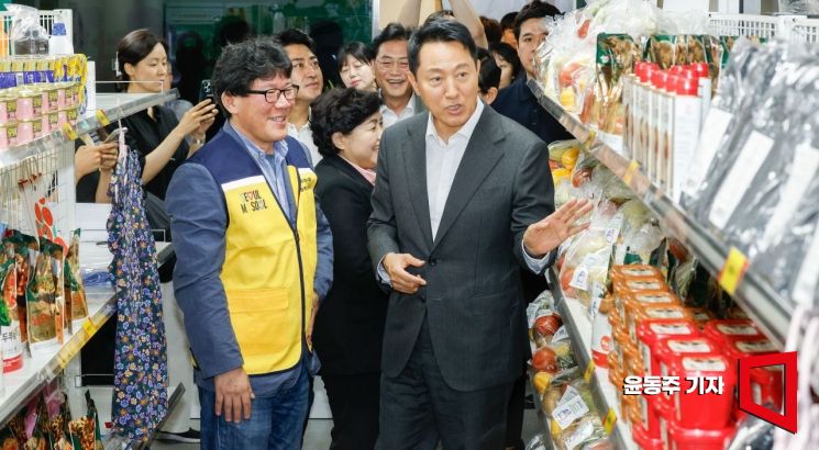 [포토] 쪽방촌 온기창고 둘려보는 오세훈 시장