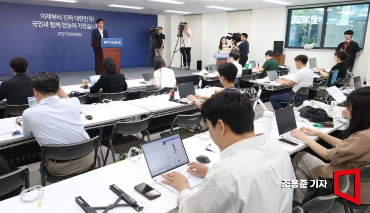 조승래 국정기획위원회 대변인이 23일 서울 종로구 서울청사 창성동별관에서 현안 관련 브리핑을 하고 있다. 2025.6.23 조용준 기자