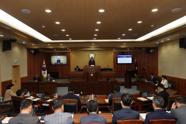 가평군의회(의장 김경수)는  23일 제331회 가평군의회 제1차 정례회 제2차 본회의를 열고 있다. 가평군의회 제공