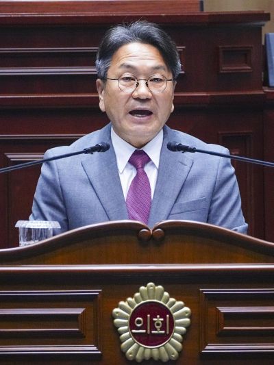 강기정 광주시장이 23일 오전 시의회 본회의장에서 열린 제333회 임시회 본회의에 참석, 2025년도 제1회 추가경정예산안 및 기금운용변경계획안 제안설명을 하고 있다. 광주시 제공