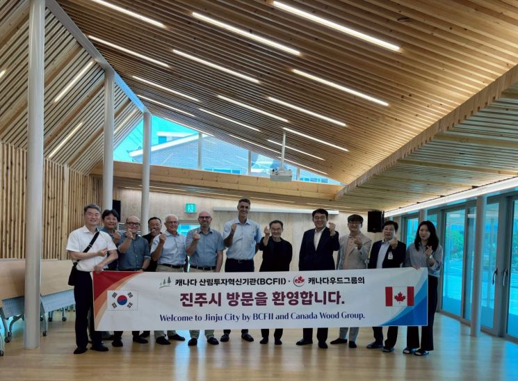 진주시, 세계로 뻗어나간 목조건축 … 캐나다 방문단 현장 방문