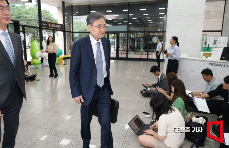 [포토] 조현 외교부장관 후보자 첫 출근
