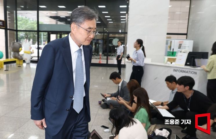 [포토] 첫 출근하는 조현 외교부장관 후보자