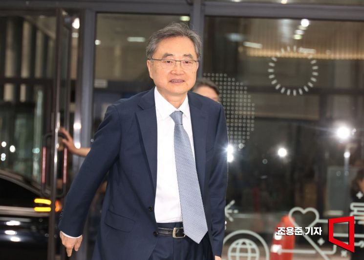 [포토] 첫 출근하는 조현 외교부장관 후보자