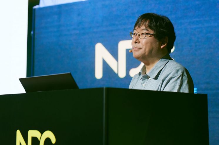 박용현 넥슨코리아 개발 부사장 겸 넥슨게임즈 대표가 24일 경기 성남 창조경제혁신센터에서 열린 '넥슨 개발자 컨퍼런스(NDC)' 기조강연에서 발언하고 있다. 넥슨