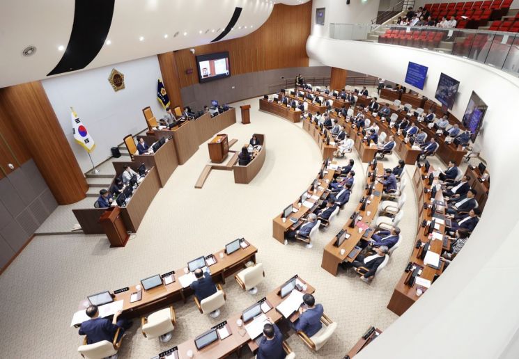 충남도의회는 24일 오전 도의회 본회의장에서 359회 정례회 폐회식을 갖고 회기를 마무리 했다./충남도의회 제공