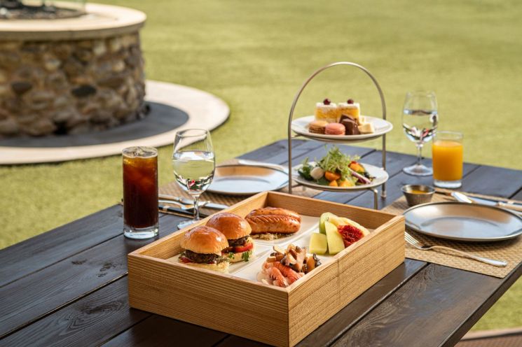 "호캉스 하고 한정판 신라베어 받자"…제주신라호텔, 고객감사 패키지