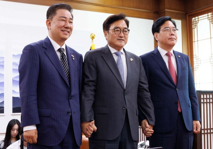여야, 26일 본회의 개최 합의...與 "추경 신속 처리" 野 "법사위원장 야당 몫"