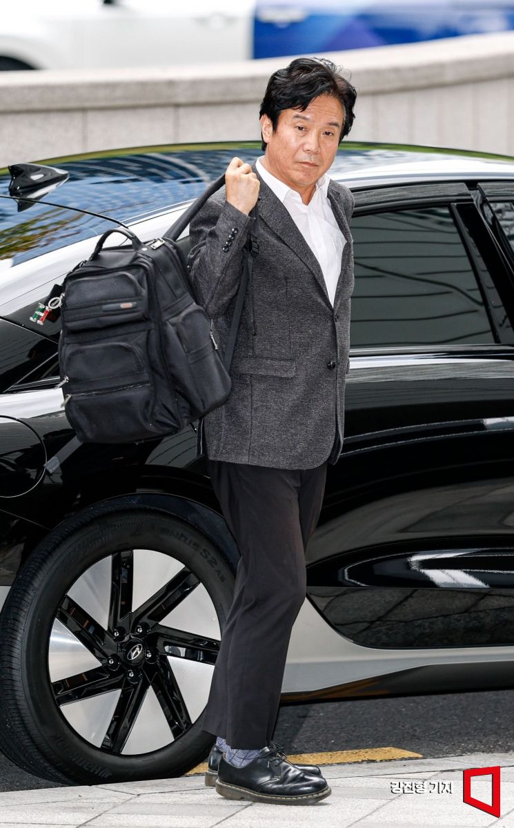 [포토] 첫 출근 나선 김영훈 고용노동부 장관 후보자