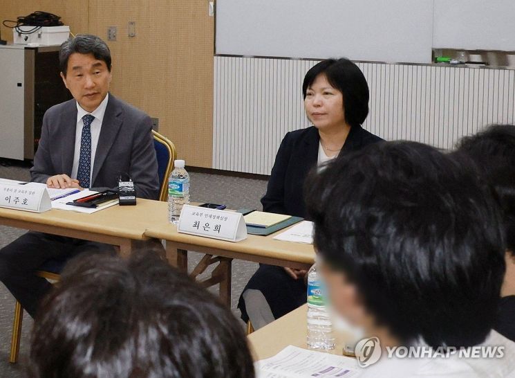 이주호 부총리 겸 교육부 장관이 지난 4월22일 서울 강남구 한국과학기술회관에서 열린 의대생과의 간담회에서 발언하고 있다. 연합뉴스