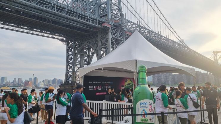 하이트진로, '오징어게임' 시즌3 뉴욕 팬 이벤트 단독 부스 운영