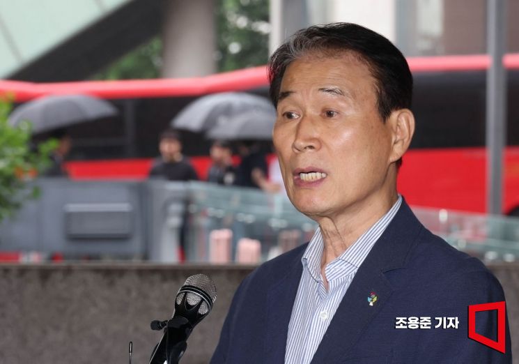 [포토] 소감 밝히는 권오을 장관 후보자