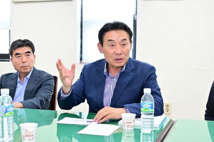 백영현 포천시장, 신평패션칼라사업협동조합 방문…기업 애로 청취