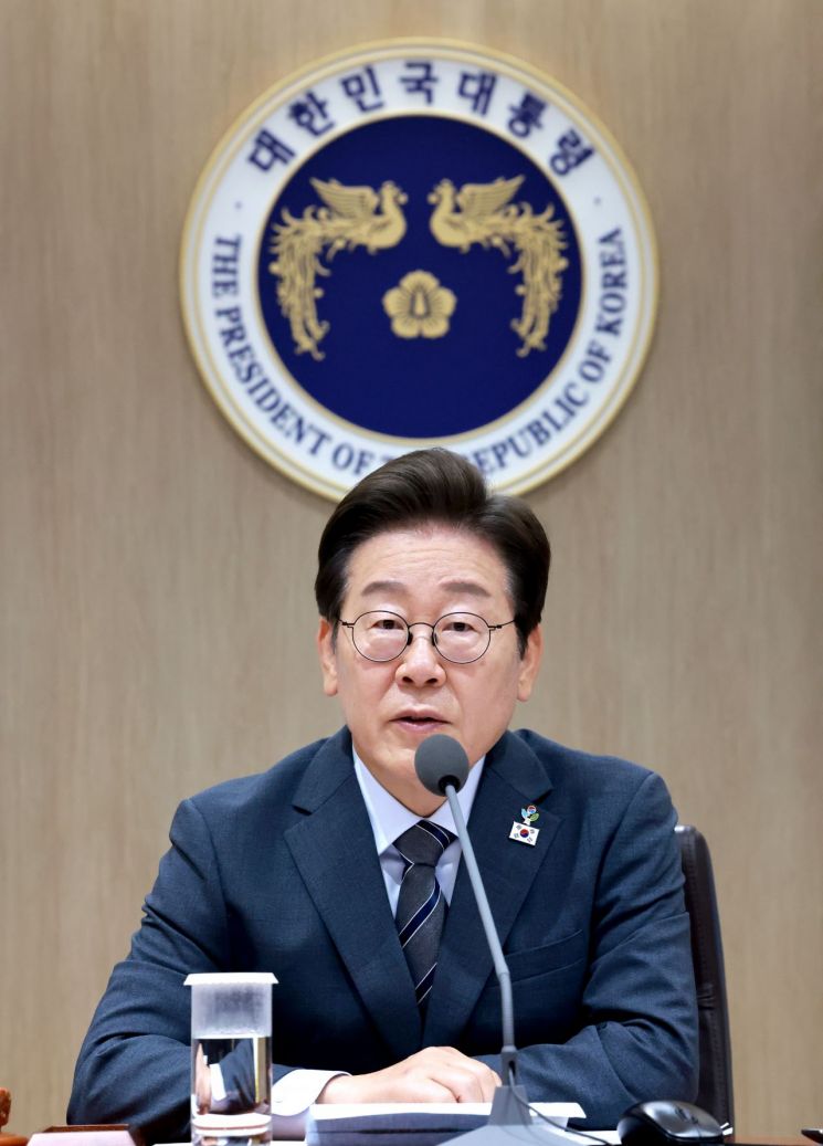 이재명 대통령이 지난 24일 서울 용산 대통령실 청사에서 열린 국무회의에서 발언하고 있다. 연합뉴스
