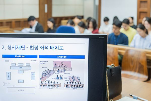 정식 배심원처럼…20명의 '그림자배심원'