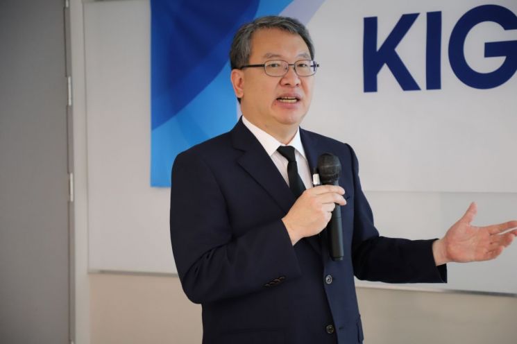 권이균 한국지질자원연구원장이 지질연의 중점 추진 과제 등에 대해 설명하고 있다. 지질연 제공