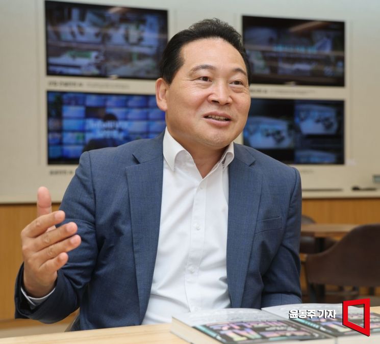 최은수 인텔리빅스 대표가 서울 방배동 본사에서 아시아경제와 인터뷰를 하고 있다. 윤동주 기자